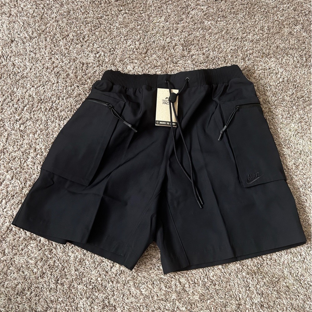Nike Tech Pack Woven Utility Shorts Mens M NWT FB7528-010 $115 Knee Length Black